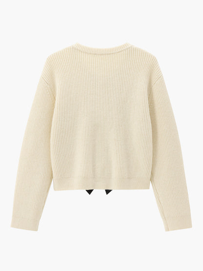 Beiger Strickpullover Damen, Rückansicht, gerippter Stoff, modisch, bequem, Herbstmode.