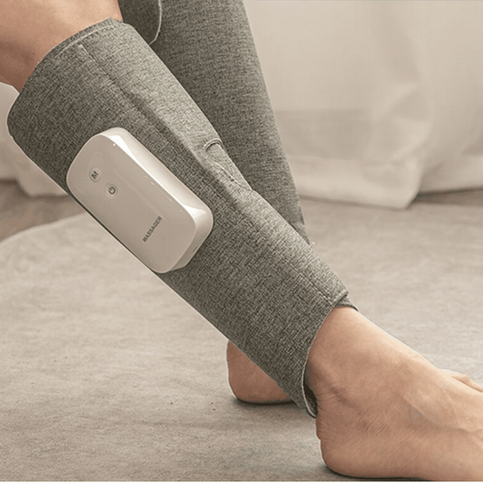 Graue Beinmanschette mit Massagegerät, kabellos, für Muskelentspannung und Schmerzlinderung.