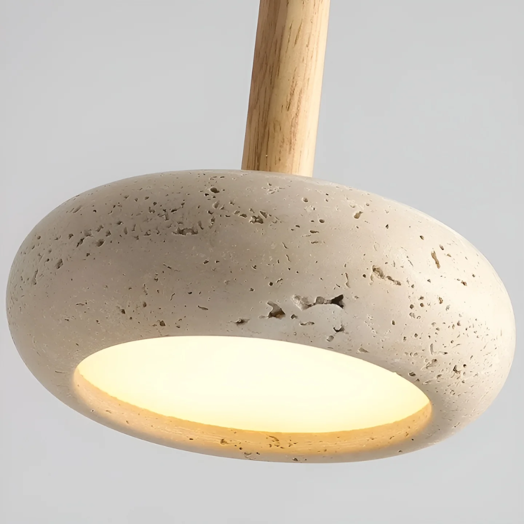 Moderne Deckenleuchte aus Beton, rund, beige, mit Holzdetail, minimalistisches Design.