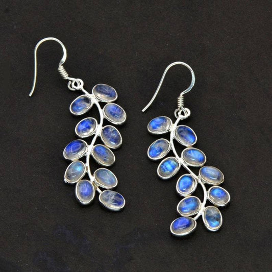 Silberne Ohrringe mit blauen Mondsteinen, baumelndes Design, handgefertigter Schmuck.