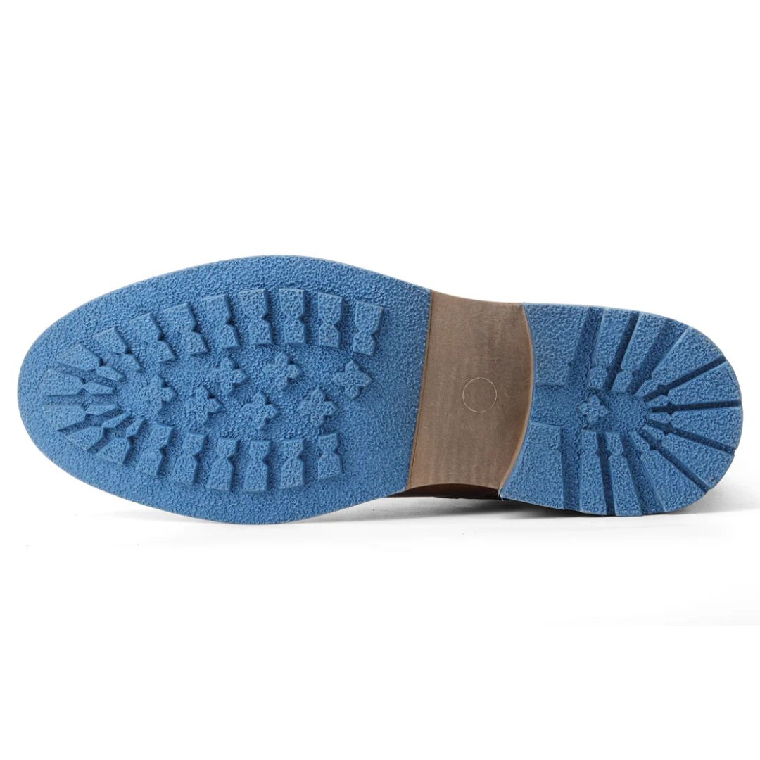 Blaue Gummisohle mit Profil, rutschfest, langlebig, ideal für Outdoor-Schuhe.