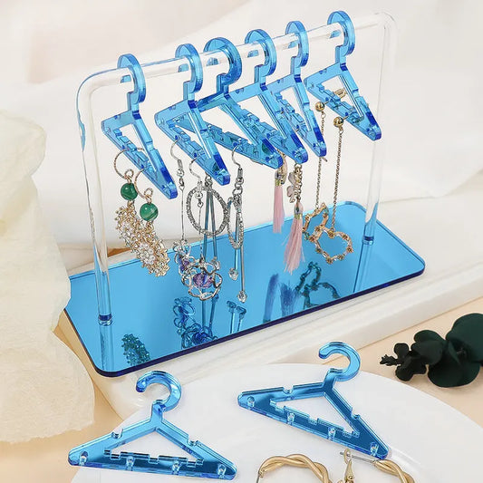Blauer Schmuckständer aus Acryl mit Haken, ideal zur Aufbewahrung von Ohrringen und Ketten.