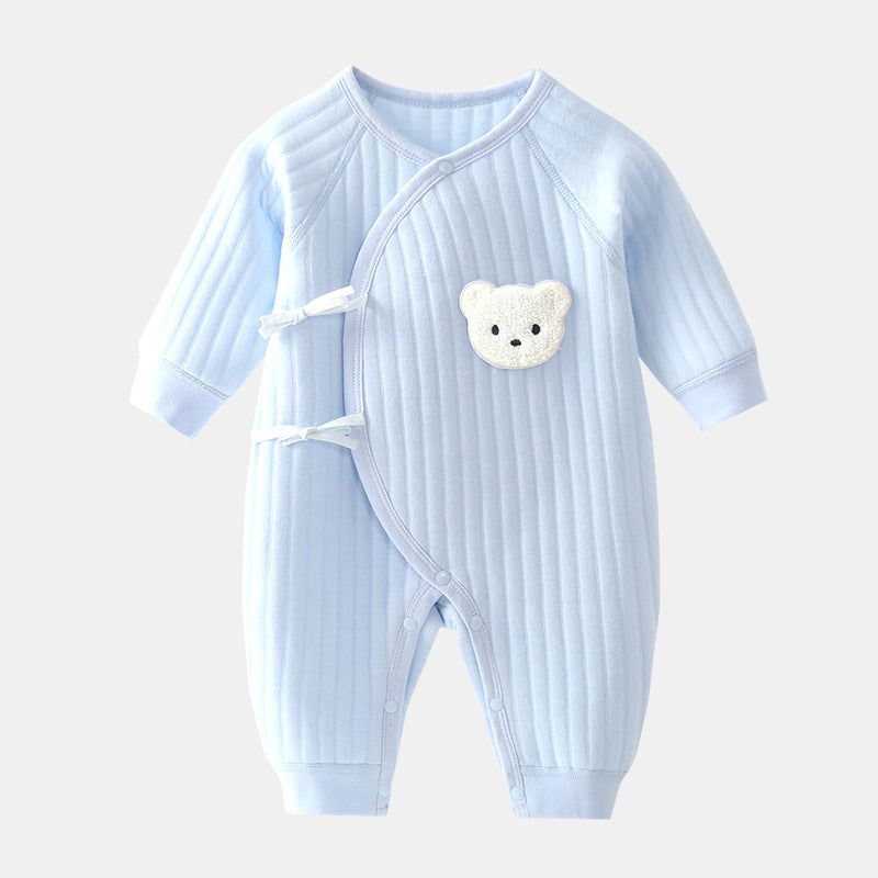 Hellblauer Babystrampler mit Bärenmotiv, gerippt, Baumwolle, langärmelig, Knöpfe, Neugeborene.