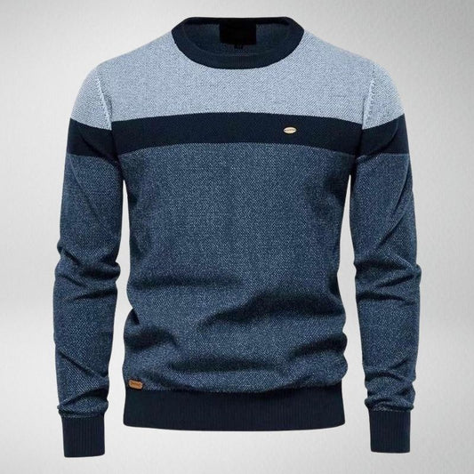 Blauer Herrenpullover, Rundhals, gestreift, Baumwolle, modisch, bequem, Herbstmode.