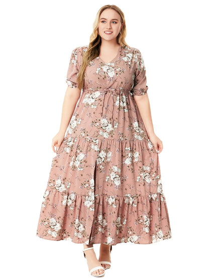 Frau im rosa geblümten Maxikleid, V-Ausschnitt, Plus-Size, Sommermode, lächelnd.