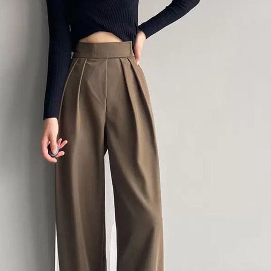 Damenhose, braun, hoch tailliert, weit geschnitten, elegant, aus Baumwolle, modisch, Herbstmode.