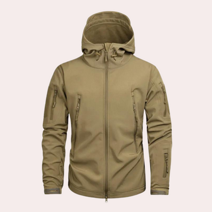Braune Outdoor-Softshelljacke mit Kapuze, Reißverschlusstaschen, winddicht, wasserabweisend.