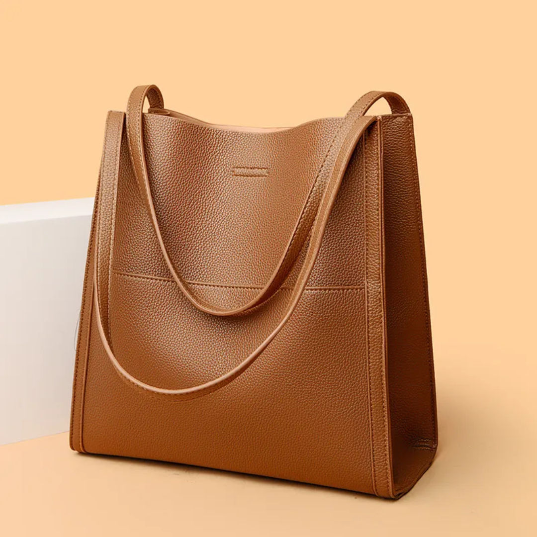 Braune Ledertasche mit langen Henkeln, elegantes Design, ideal für Damenmode und Alltag.