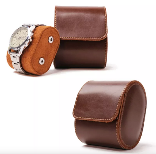Braune Leder-Uhrenbox mit silberner Armbanduhr, stilvoller Schutz für Reisen und Aufbewahrung.