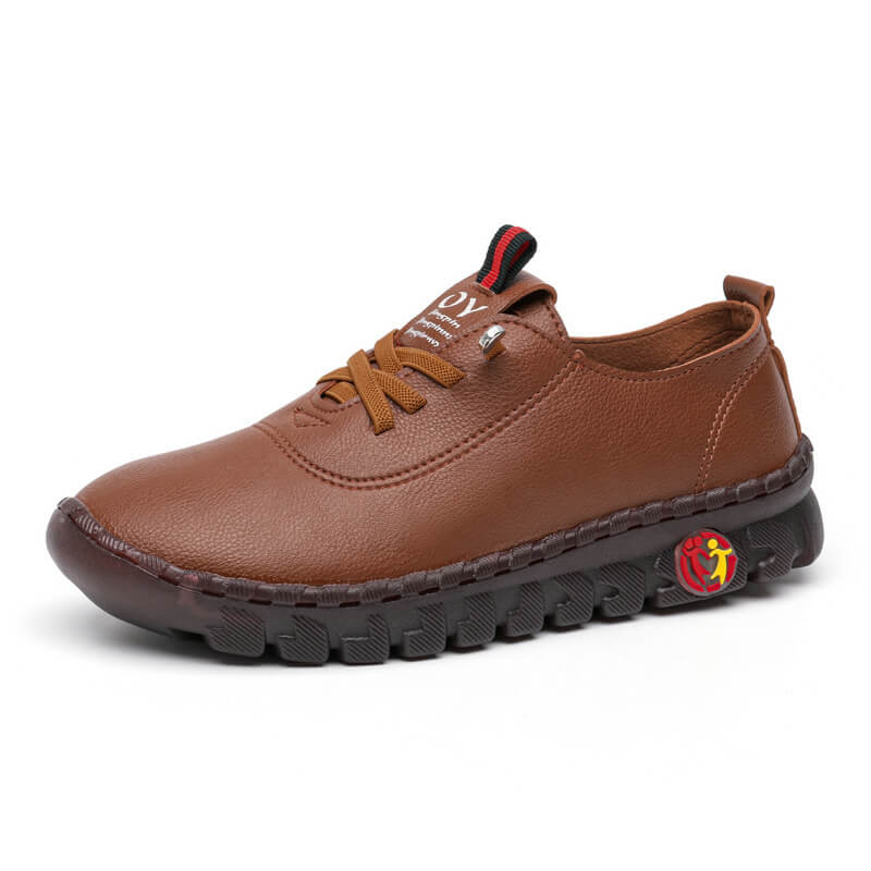 Brauner Herrenschuh aus Leder mit rutschfester Sohle, modisch und bequem.
