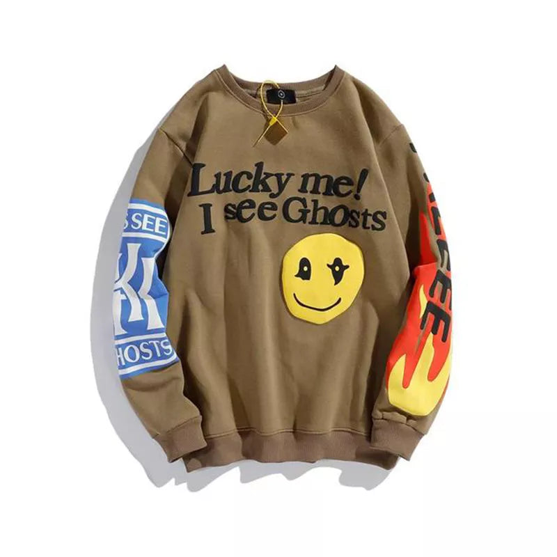 Brauner Sweatshirt "Lucky Me I See Ghosts", Smiley, bunte Ärmel, Unisex, Baumwolle.