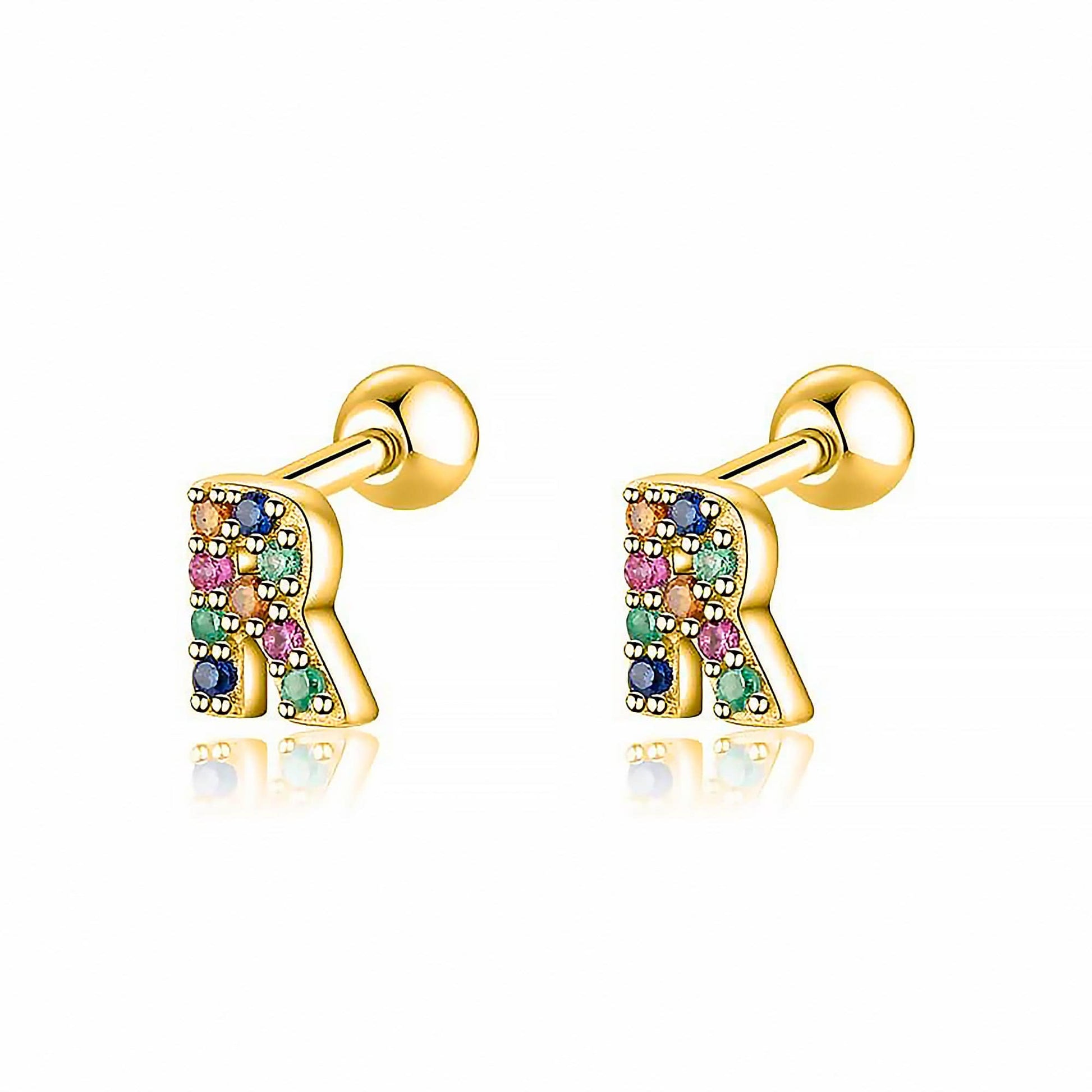 Goldene Ohrringe mit bunten Buchstaben und Edelsteinen, modischer Schmuck für Damen.