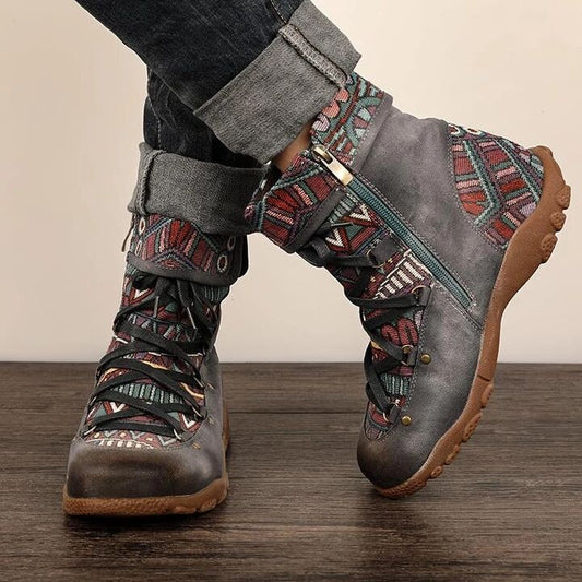Bunte Damenstiefel mit Ethno-Muster, Reißverschluss, rutschfeste Sohle, ideal für Herbstmode.