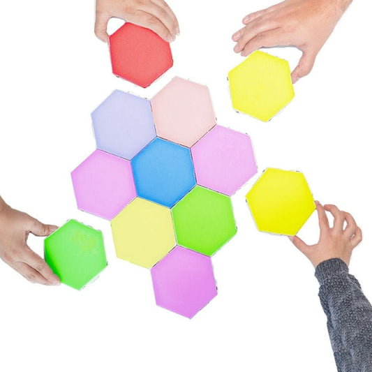 Bunte sechseckige LED-Panels, sensorische Beleuchtung, interaktiv, Wanddekoration.
