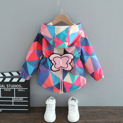 Bunte Kinderjacke mit geometrischem Muster und Schmetterlingsmotiv, Kapuze, Größe 92.