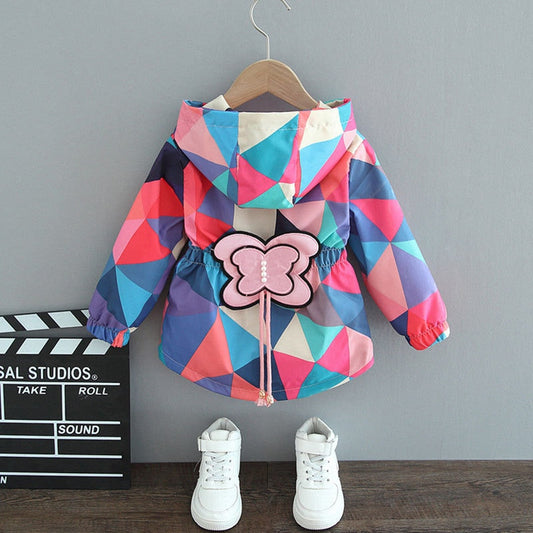 Bunte Kinderjacke mit geometrischem Muster und Schmetterlingsmotiv, Kapuze, Größe 92.