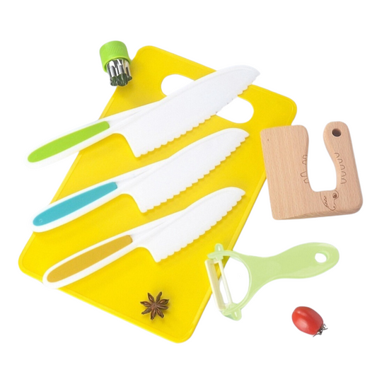 Buntes Küchenmesser-Set mit gelbem Schneidebrett, Schäler und Holzschärfer.