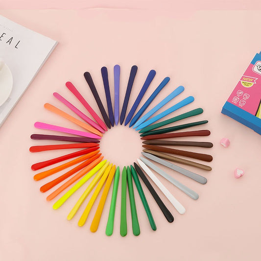 Bunte Kunststoff-Buchstützen in Kreisform auf rosa Hintergrund, ideal für Bürobedarf.