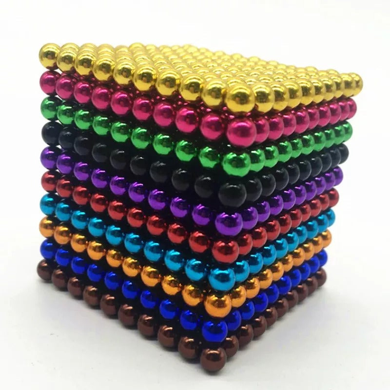 Bunter magnetischer Würfel aus Kugeln, Spielzeug, Stressabbau, Bürodekoration.