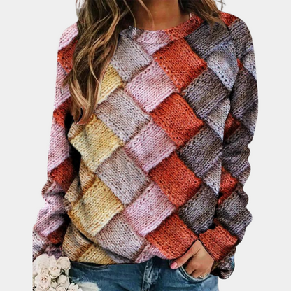 Frau in buntem Strickpullover, Patchwork-Design, lässig, modisch, Herbstmode, Damenbekleidung.