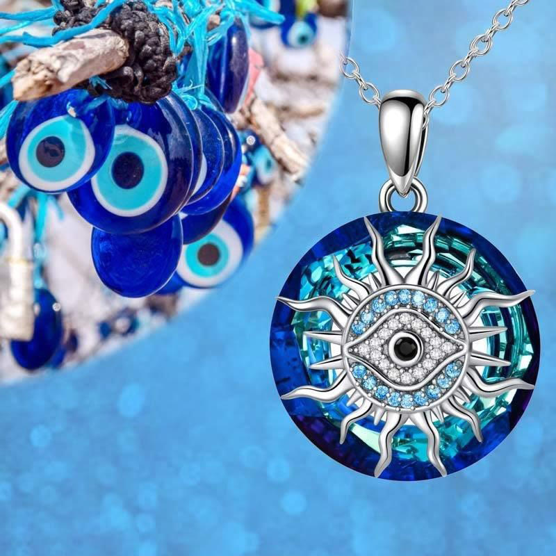 Silberkette mit blauem Nazar-Amulett, böser Blick, Schutzanhänger, glänzend, modisch.