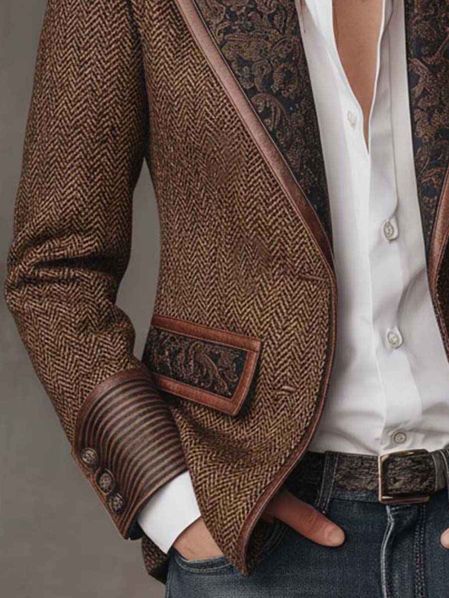 Nahaufnahme von Taschenklappe, gestreiftem Ärmelaufschlag mit drei Knöpfen und Revers mit Paisley-Muster 6