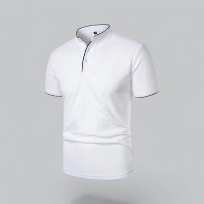 Weißes Poloshirt mit Stehkragen, schwarzer Paspel an Knopfleiste und Ärmelsaum, schräge Vorderansicht 21