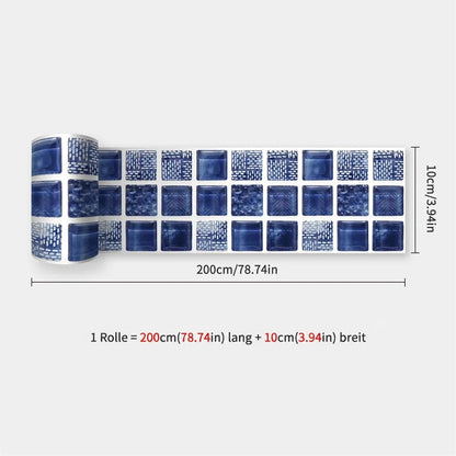Aufgerollter Streifen mit blauem Mosaikmuster aus glänzenden und gemusterten Kacheln, mit Maßangaben 42