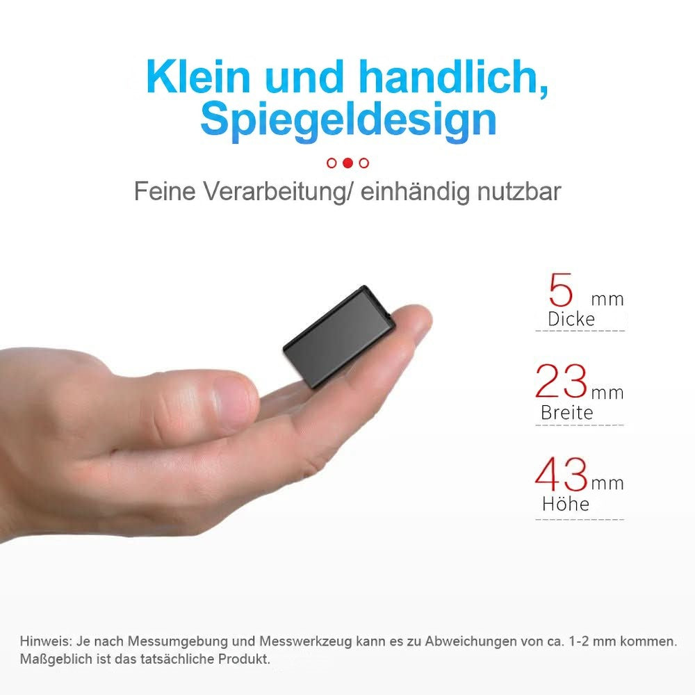 Winziges schwarzes Diktiergerät mit spiegelnder Oberfläche liegt auf einer Fingerspitze, daneben die Maße zu Dicke, Breite 4