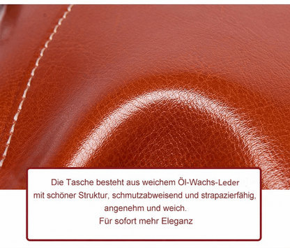 Nahaufnahme der weichen, glänzenden Lederoberfläche in Braun mit sichtbarer Naht 14