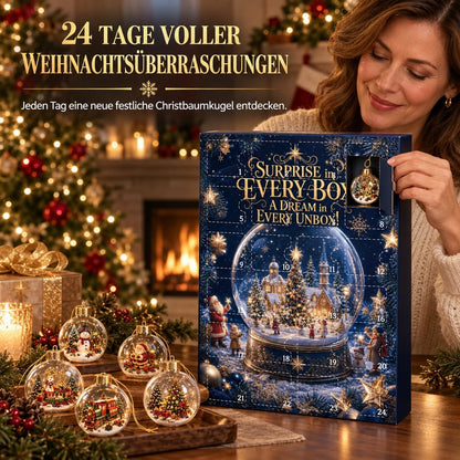 Frau öffnet ein Türchen des Adventskalenders und zeigt eine Kugel, davor fünf weitere Kugeln auf einem Holztablett 2