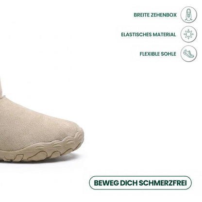 Stiefelspitze mit Sohle in Beige, daneben Symbole zu breiter Zehenbox, elastischem Material und flexibler Sohle 5