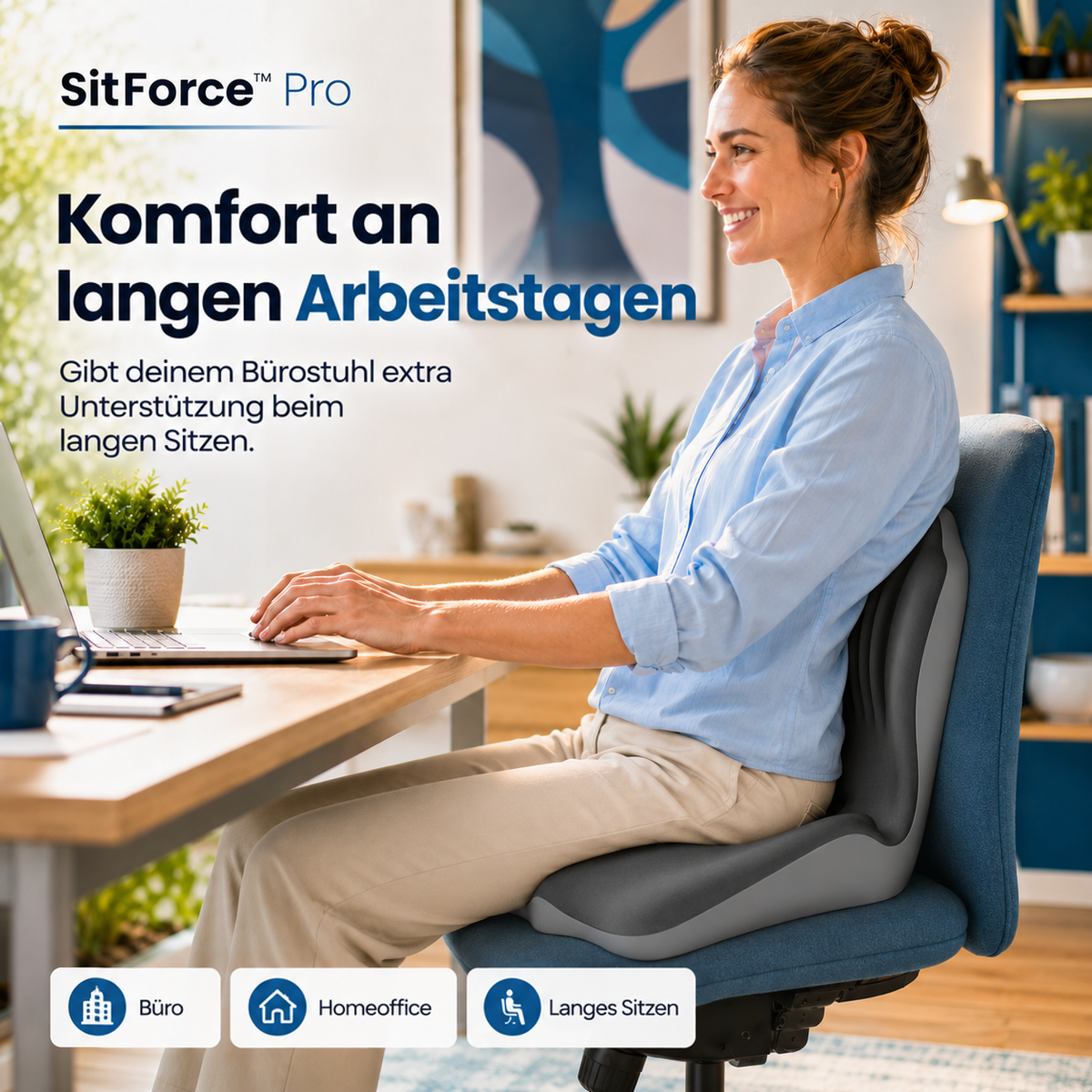 Frau im hellblauen Hemd tippt am Laptop, das Kissen stützt sie auf einem blauen Bürostuhl 8