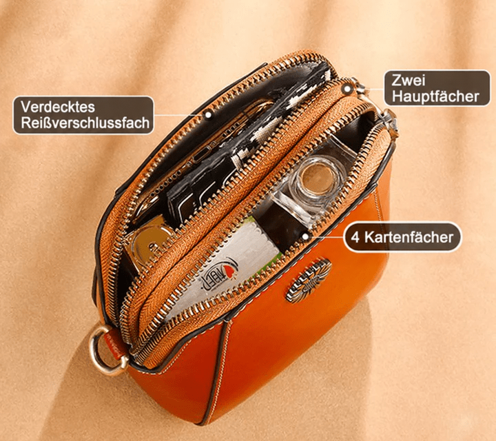 Geöffnete braune Tasche von oben mit zwei Hauptfächern, Kartenfächern und gefülltem Innenraum 10