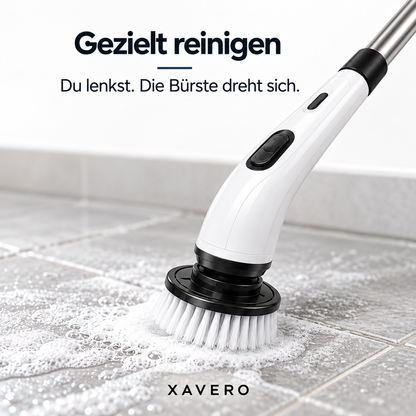 Nahaufnahme des rotierenden Bürstenkopfs, der schaumige Bodenfliesen entlang der Wand reinigt 6