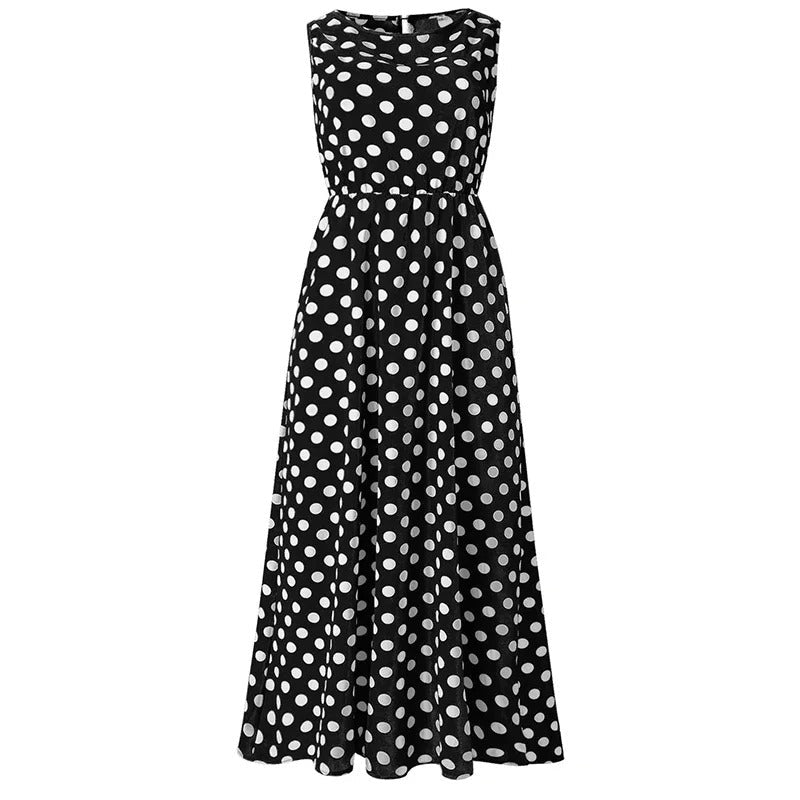Ärmelloses schwarzes Kleid mit weißen Punkten, gerafftem Taillenbund und langem, weitem Rock, frontal freigestellt. 7