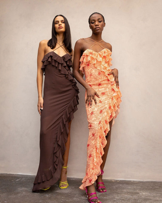 Chiffon-Maxikleid mit Raffungen und überkreuzten Trägern – Elenna