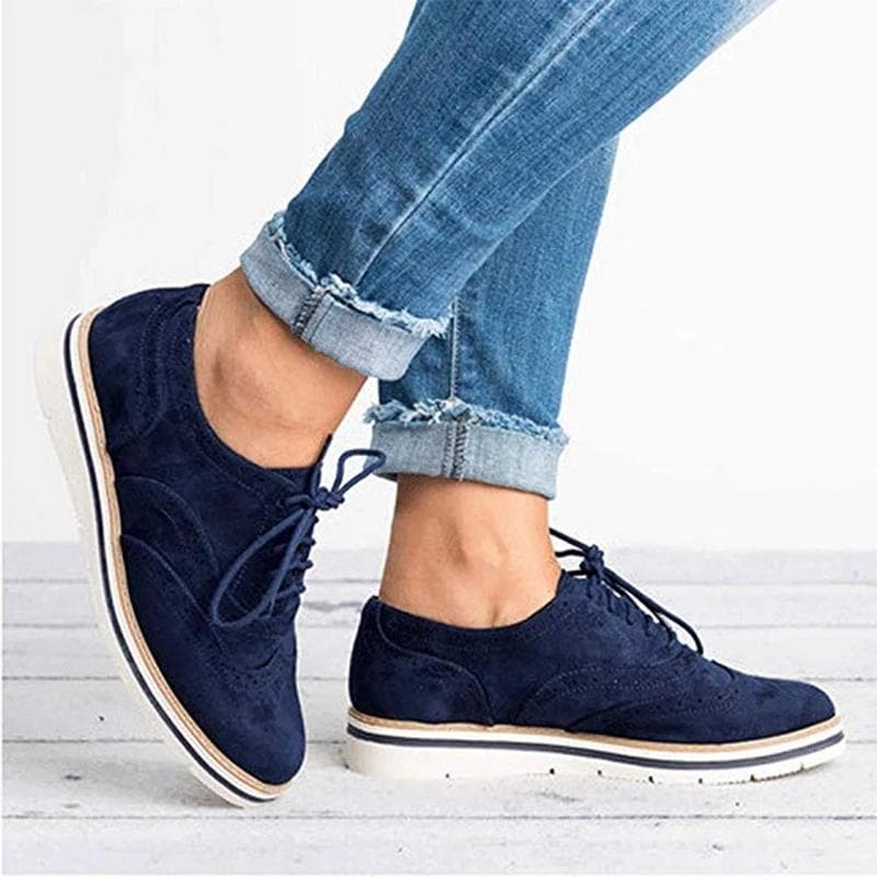 Damen Derby Schuhe aus Wildleder mit Broguedetails – Carisse