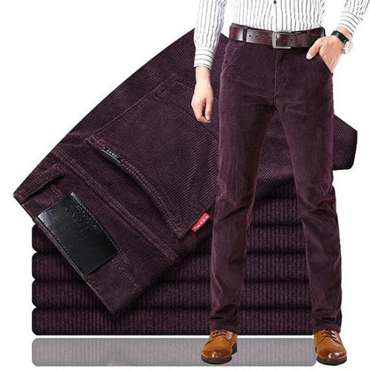 Herren Cordhose, dunkelrot, elegant, modisch, bequem, ideal für Herbst und Winter.