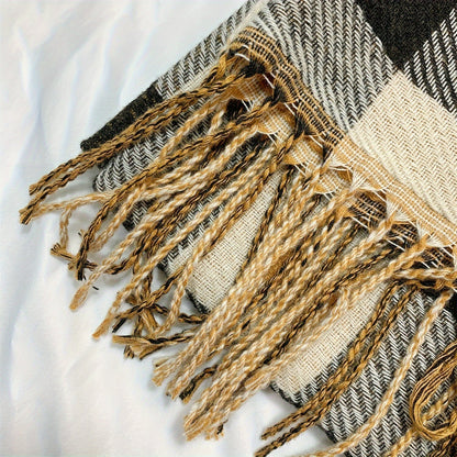 Karierter Damen Schal aus Polyester für Herbst & Winter – Aurelie