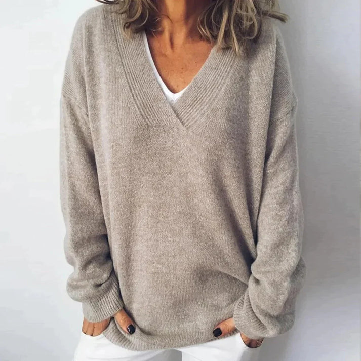 Damen Pullover beige, V-Ausschnitt, Strick, lässig, Herbstmode, gemütlich, langärmelig.