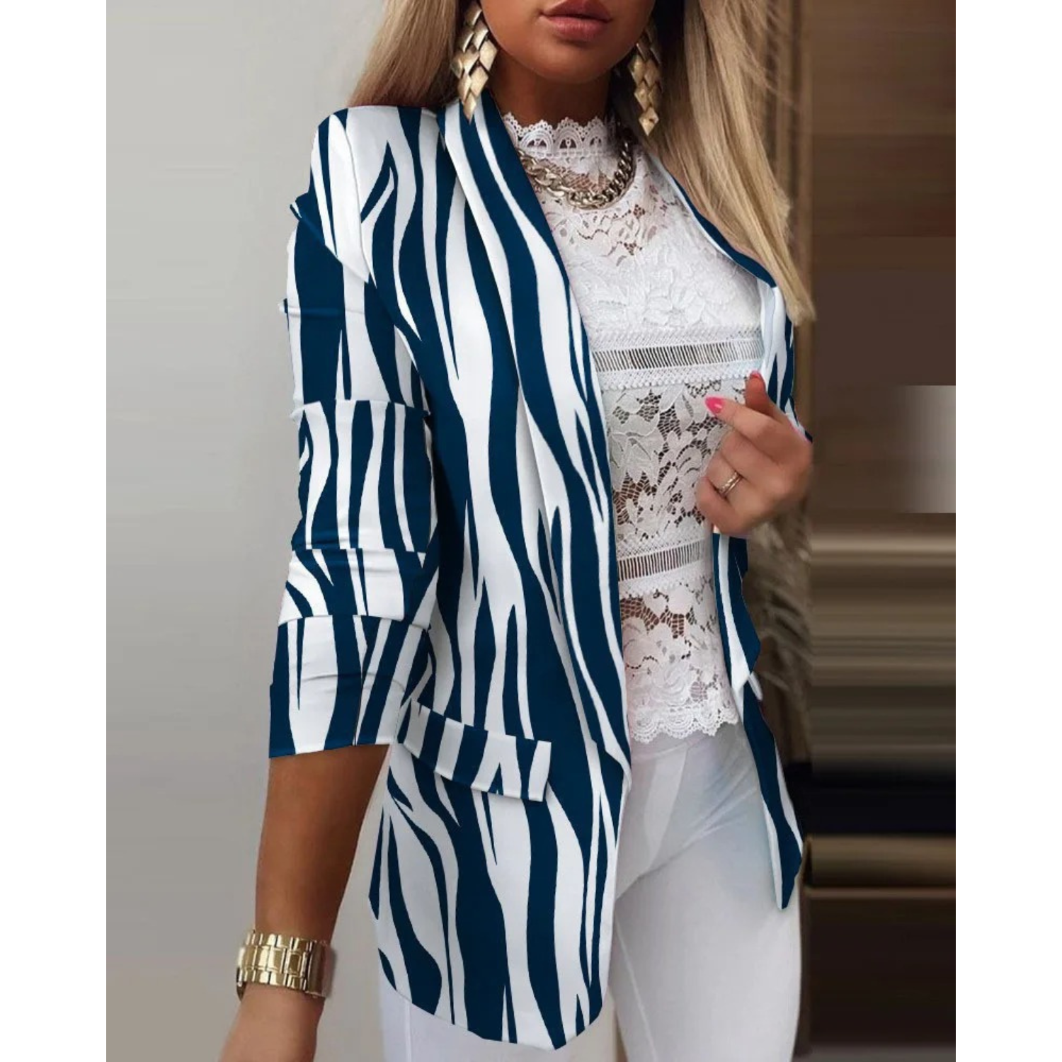 Damenblazer mit Schmetterlingsdruck, blau-weiß, modisch, elegant, für Büro und Freizeit.