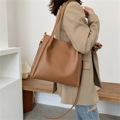 Damenhandtasche aus braunem Leder, elegant, modisch, mit Schulterriemen, für Alltag und Büro.