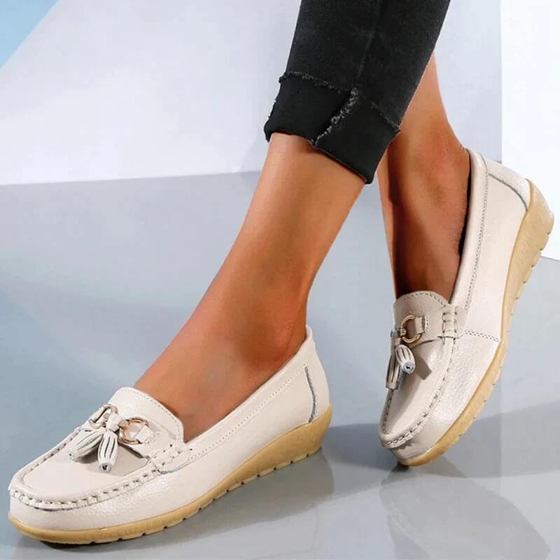 Damen Mokassins beige Leder, Quasten, rutschfeste Sohle, modische Freizeitschuhe.