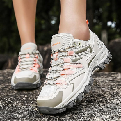 Damen-Wanderschuhe beige, atmungsaktiv, rutschfest, Outdoor-Sneaker, robustes Design.