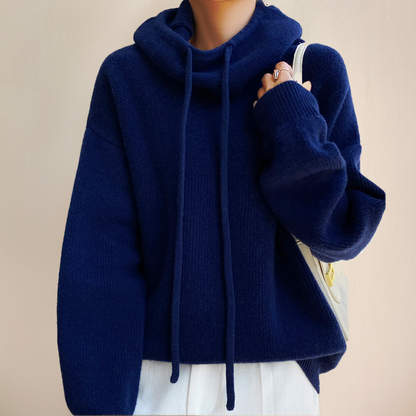 Dunkelblauer Damenpullover mit Kapuze, Strick, lässig, warm, modisch, Herbstmode.