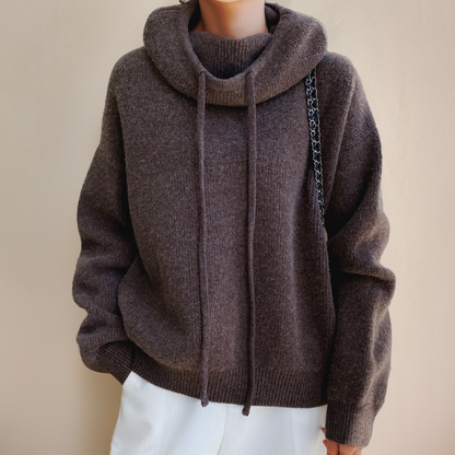 Damenpullover aus brauner Wolle mit Kapuze und Kordelzug, modisch, warm, bequem.