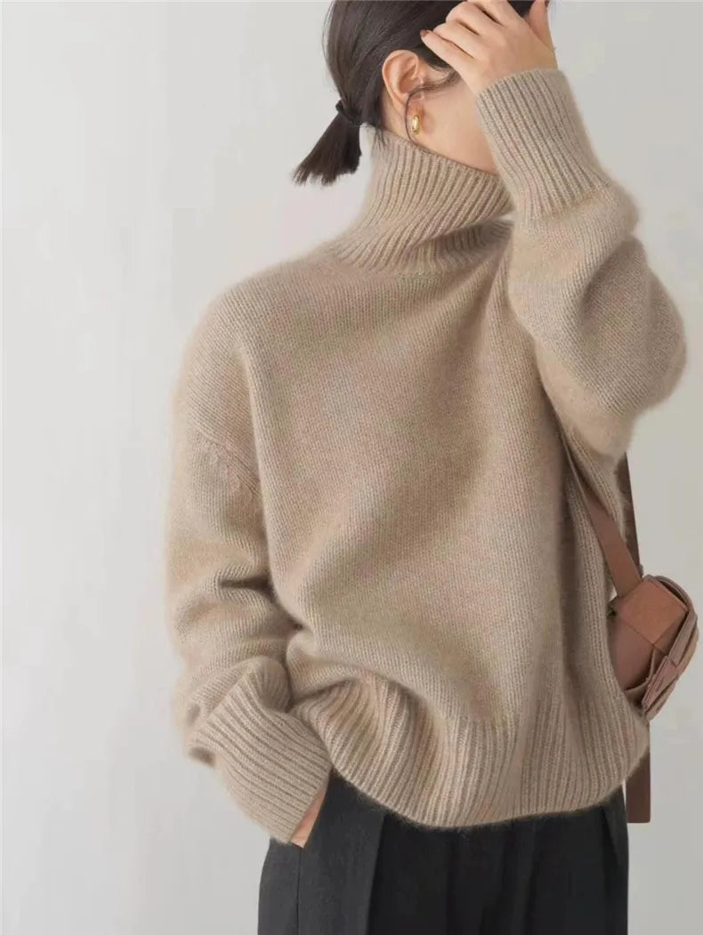 Damen Rollkragenpullover beige, Strick, warm, modisch, Herbstmode, weiches Material.
