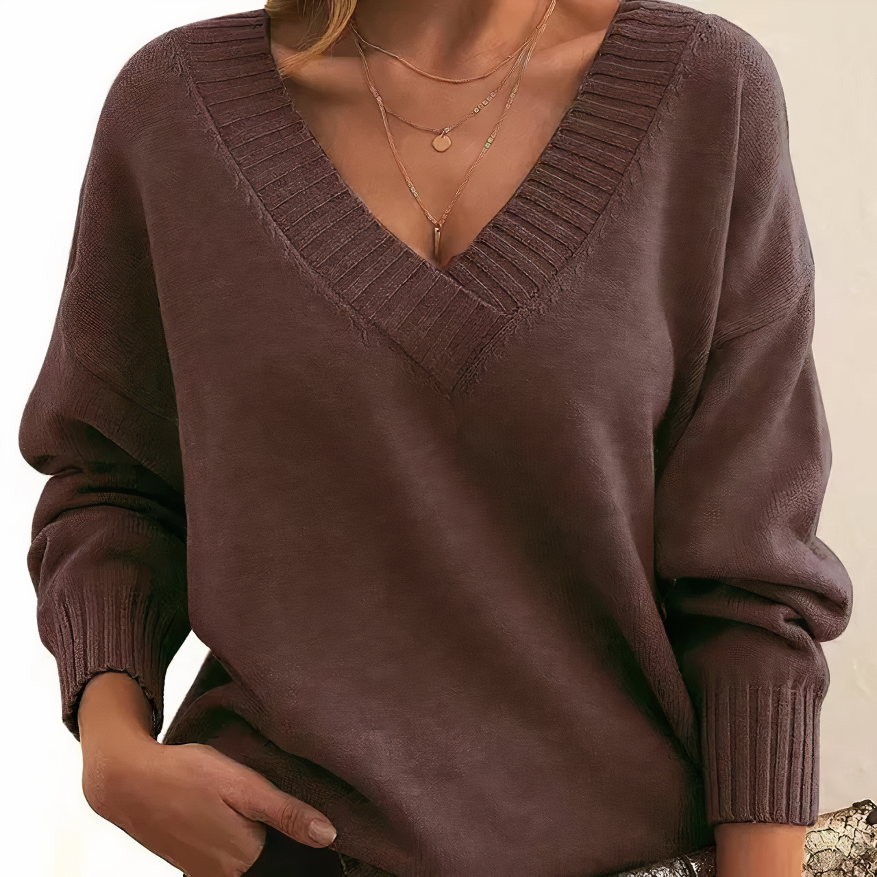 Damenpullover V-Ausschnitt Braun, Strick, Herbstmode, lässig, langärmelig, elegant.