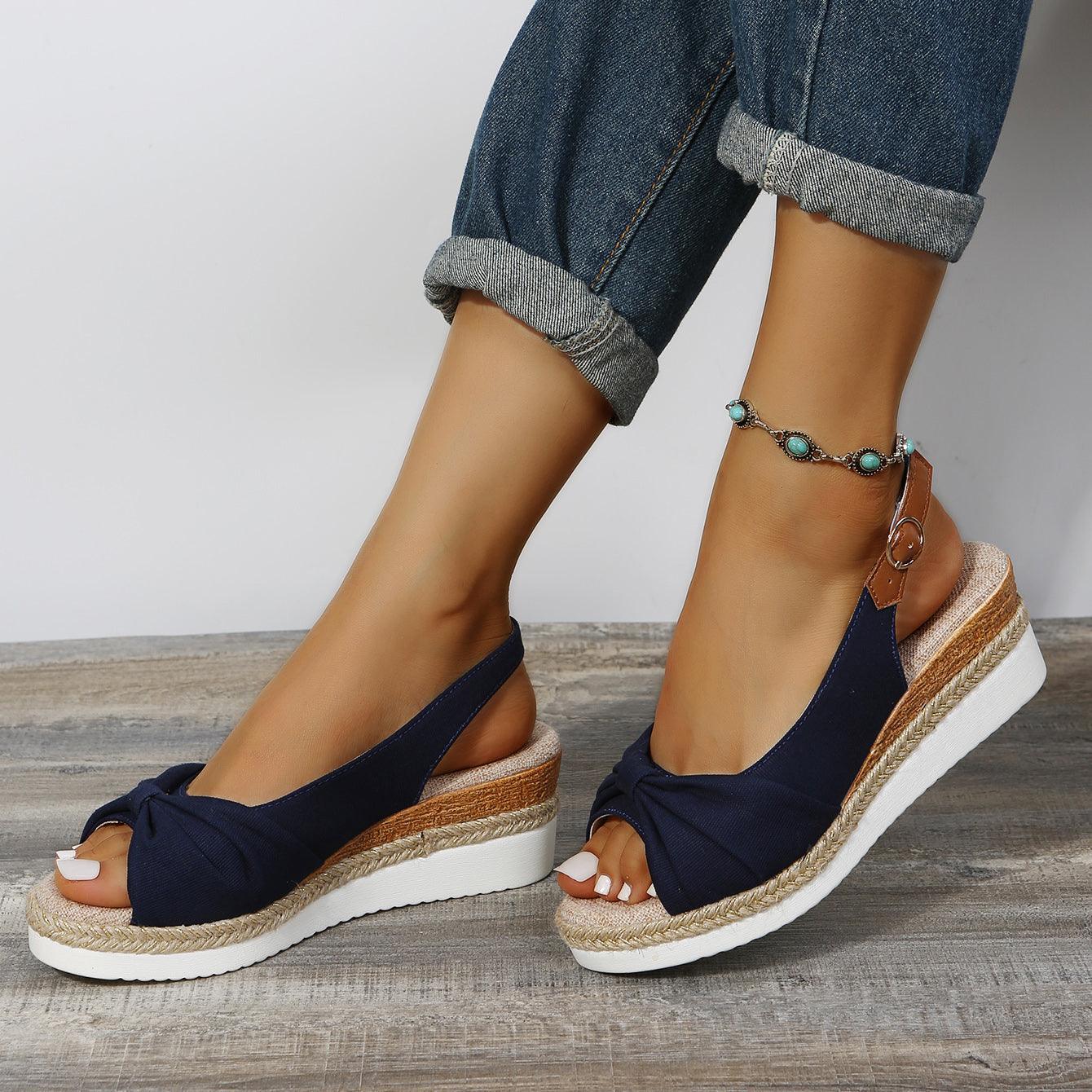 Damen Sandalen, dunkelblau, Keilabsatz, Sommermode, bequem, Jeans, Fußkettchen, Holzoptik.